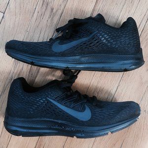 Nearly New! Black Nike Air Zoom Winflo 5 Women 8.5